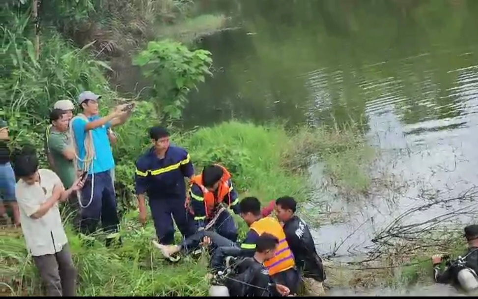 Gia Lai: 3 học sinh đuối nước thương tâm tại hồ Hòn Cỏ