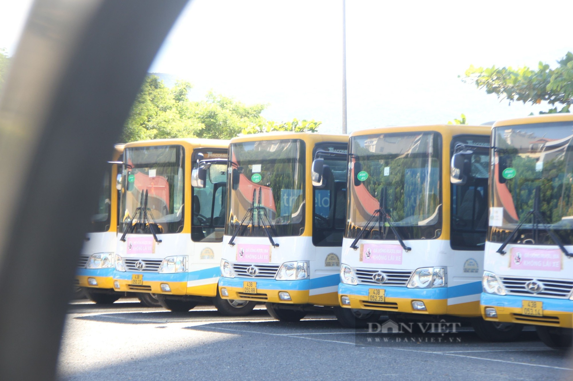 Đà Nẵng: Hơn 100 tài xế, nhân viên bán vé xe buýt tiếp tục lãn công, đòi lương - Ảnh 2.