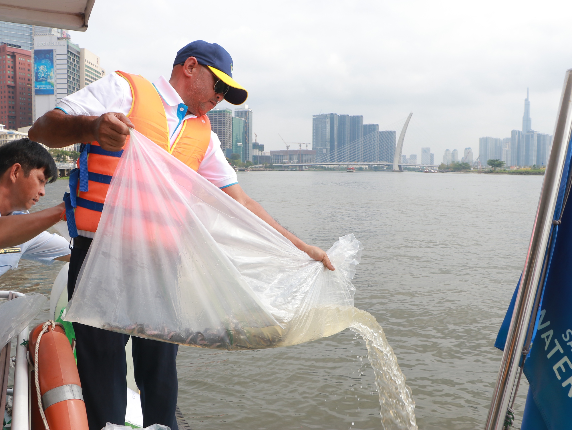 TP.HCM: Rác thải nhựa gây ô nhiễm môi trường trong nuôi trồng thủy sản - Ảnh 1.