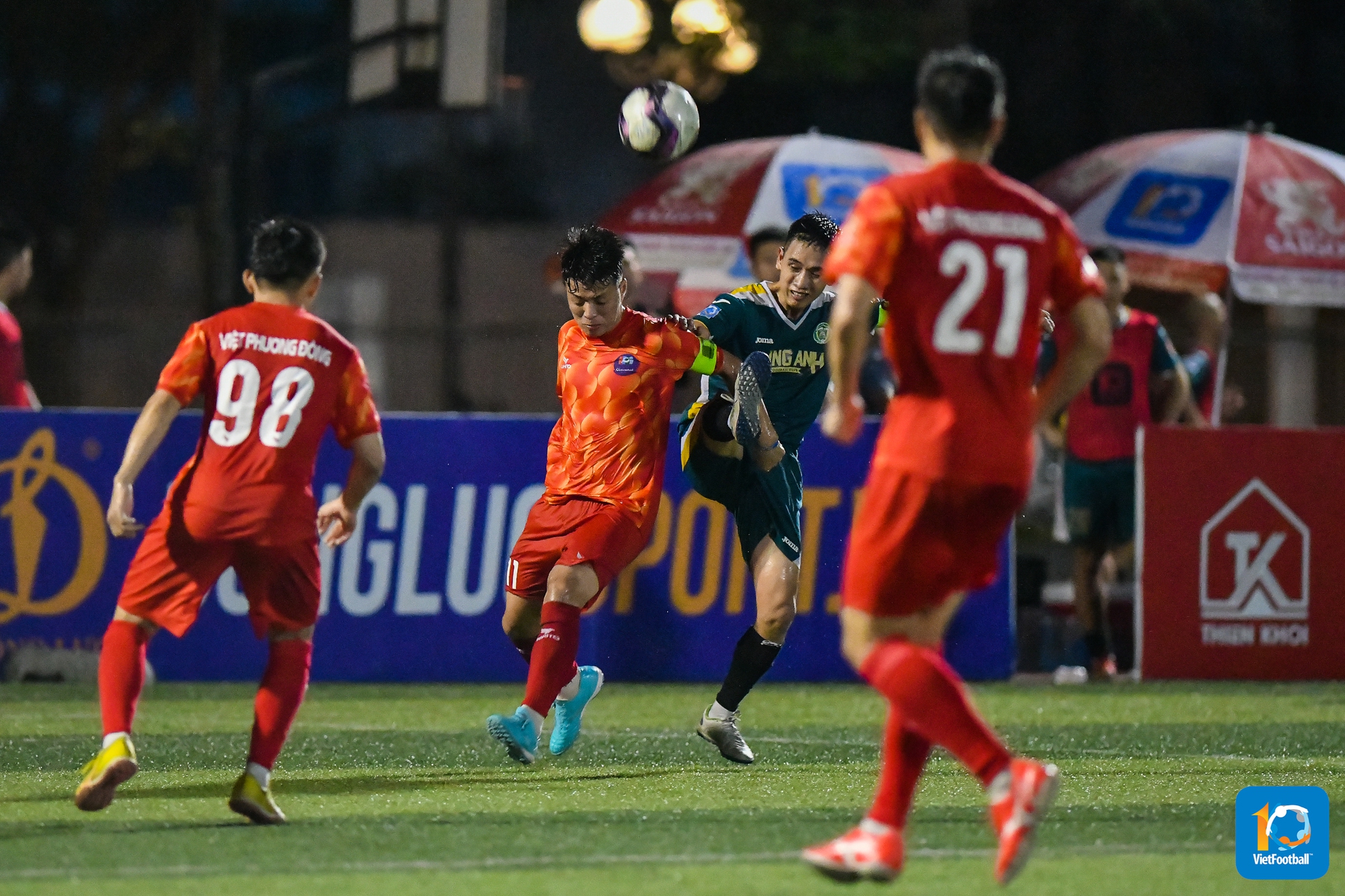 Long &quot;Thổ&quot; (11) và các đồng đội sẽ phải cố gắng để có được điểm số trong cuộc đối đầu với FC Thiên Khôi.