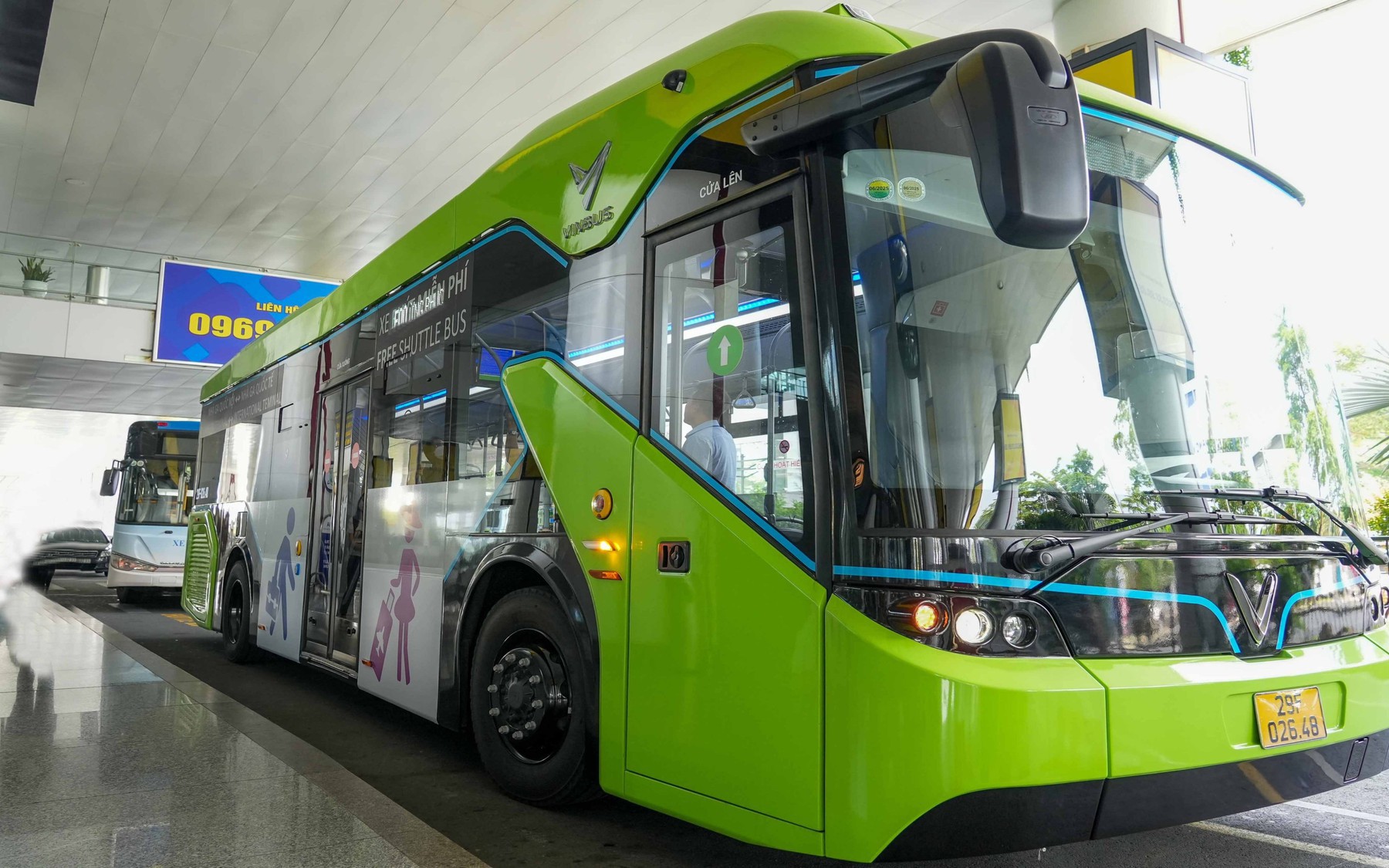 Sân bay Nội Bài chính thức có xe buýt điện nối ga quốc nội với ga quốc tế
