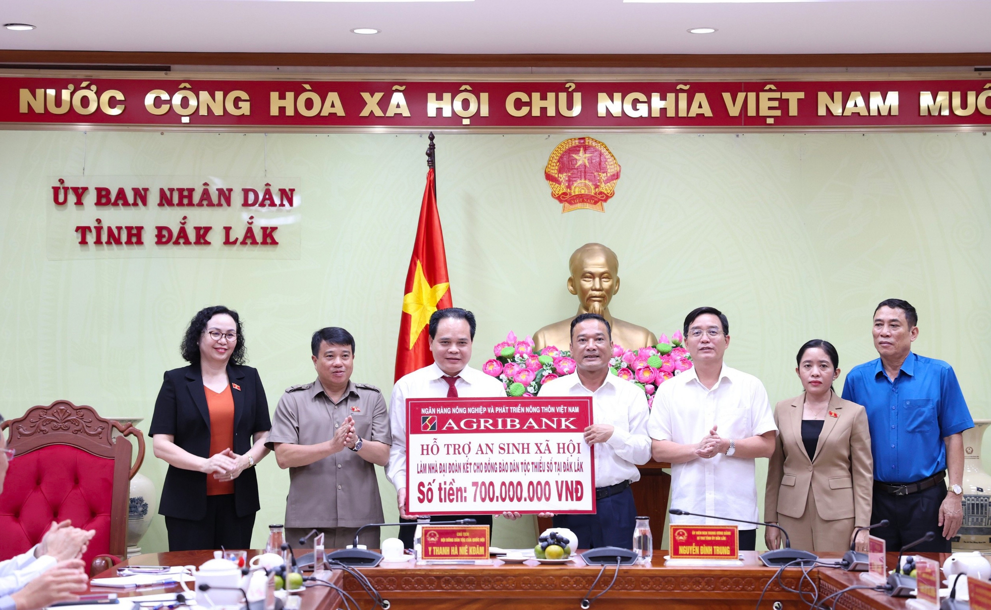 Agribank: Hỗ trợ 1,2 tỷ đồng thực hiện công tác an sinh xã hội tại huyện Cư Kuin và tỉnh Đắk Lắk. - Ảnh 1.