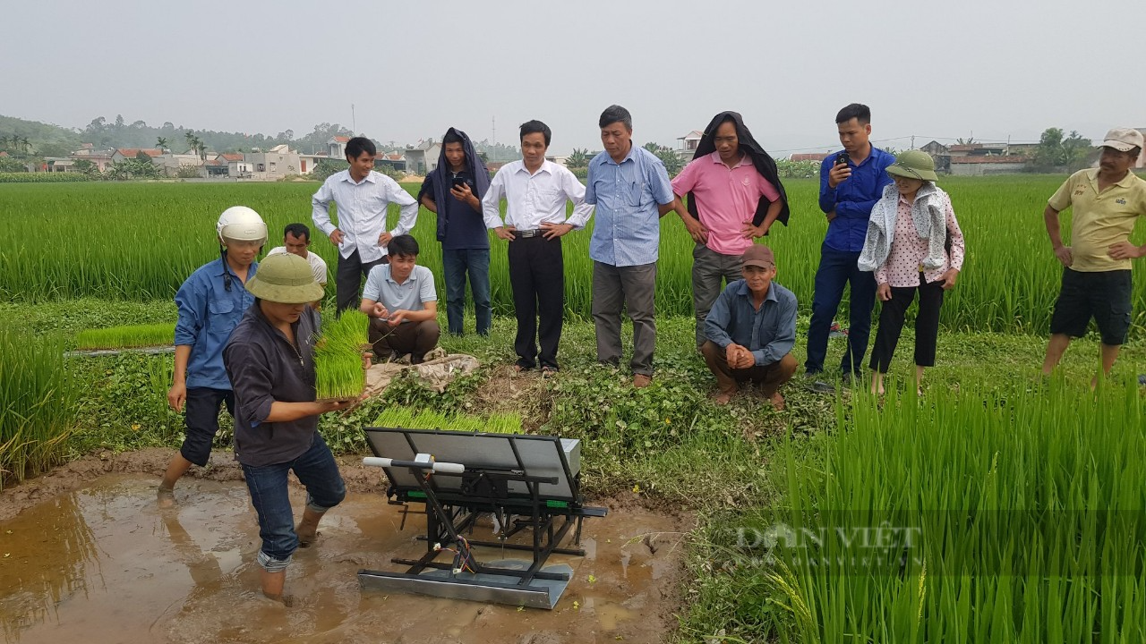 Anh nông dân Nghệ An chế máy cấy khiến Ấn Độ thán phục, Pakistan, Bờ Biển Ngà xếp hàng xin mua - Ảnh 3.