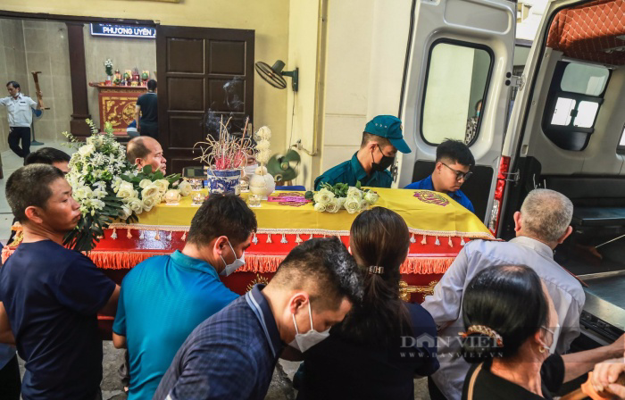Đẫm nước mắt đám tang 3 chị em trong gia đình tử vong sau vụ cháy ở ngõ Thổ Quan, Hà Nội - Ảnh 14.