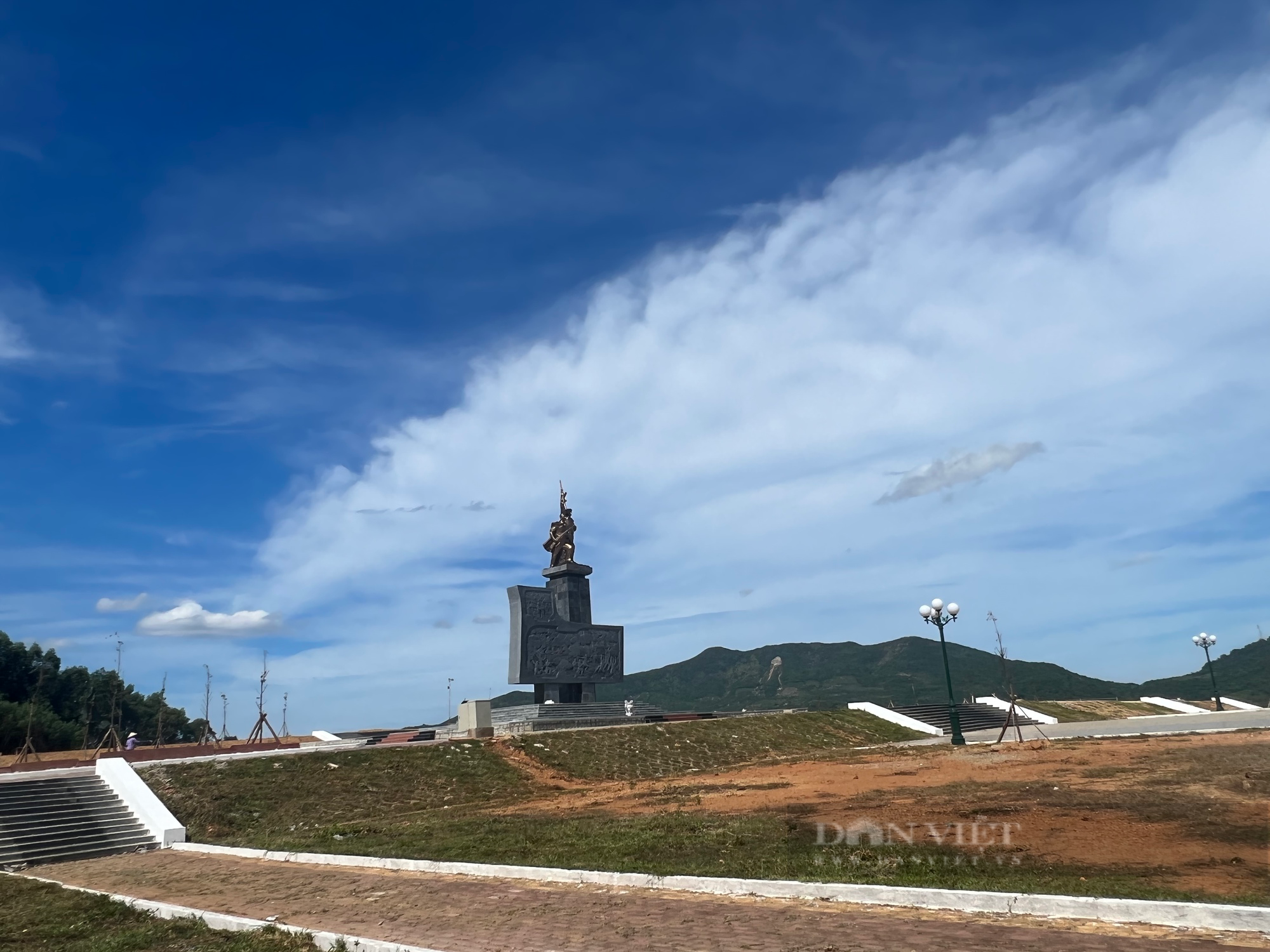 Bình Định phá dỡ tượng đài cũ, xây tượng đài mới ốp đá granite Thanh Hoá gần 10 tỷ đồng - Ảnh 8.