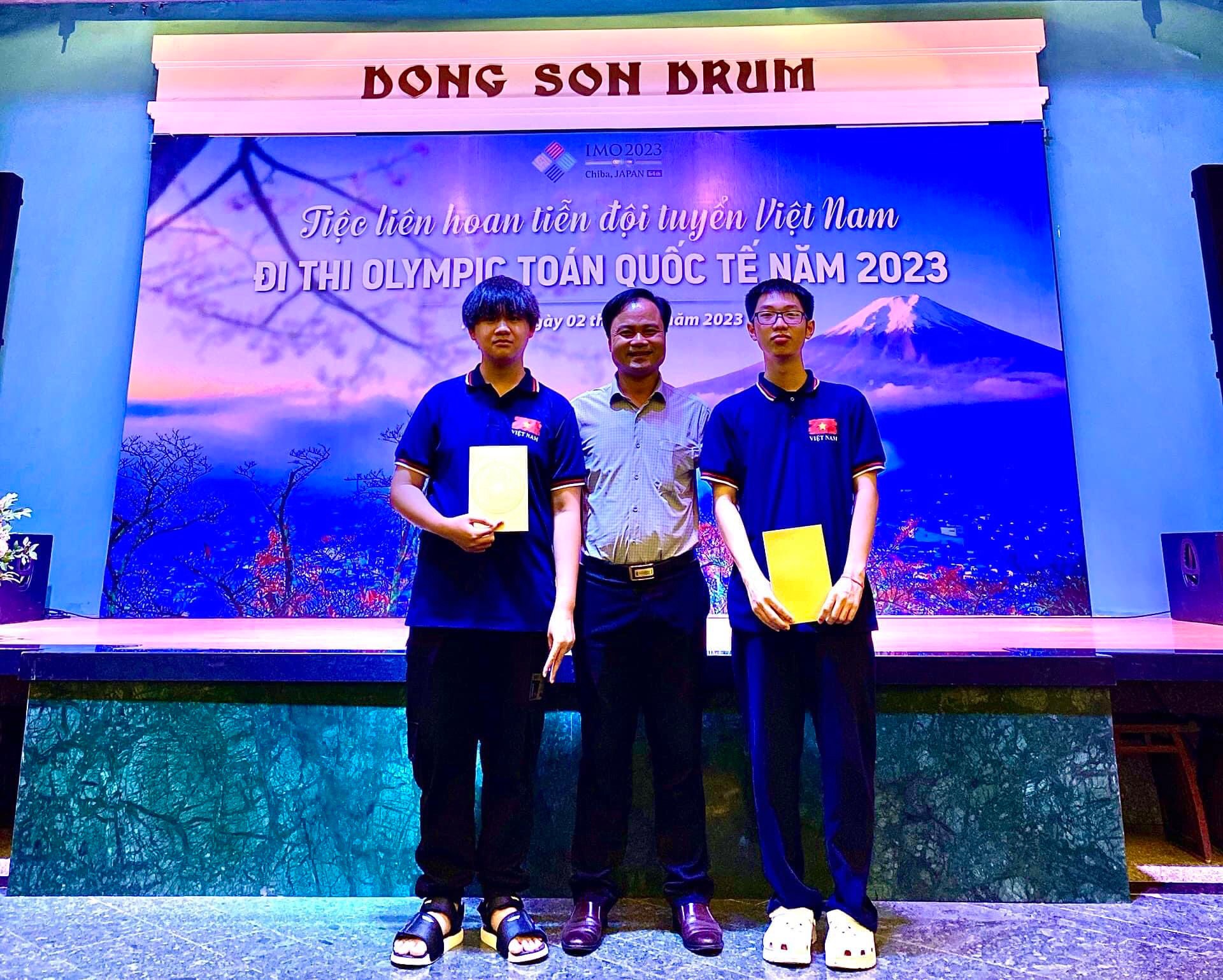 Hải Phòng: Hai học sinh Trường Chuyên Trần Phú đoạt huy chương 1 vàng, 1 bạc Olympic Toán Quốc tế  - Ảnh 1.