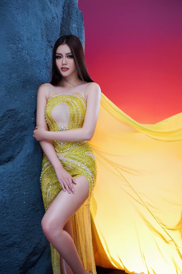 Bán kết Hoa hậu Siêu quốc gia 2023: Đặng Thanh Ngân diện trang phục xuyên thấu quyến rũ - Ảnh 1.