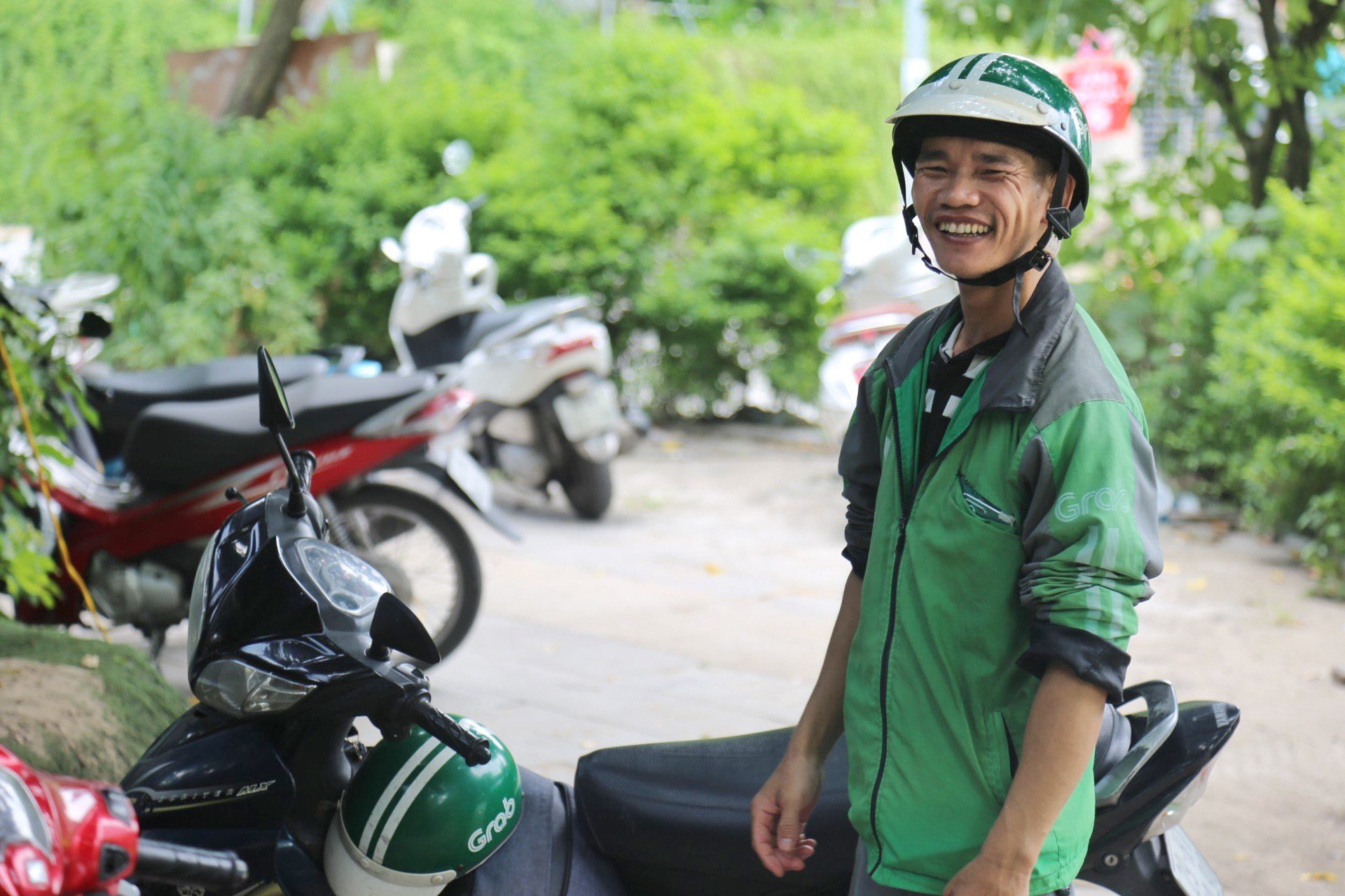 “Người xa quê như chúng tôi rất mong một bữa cơm trọn tình nơi đất khách” - Ảnh 3.