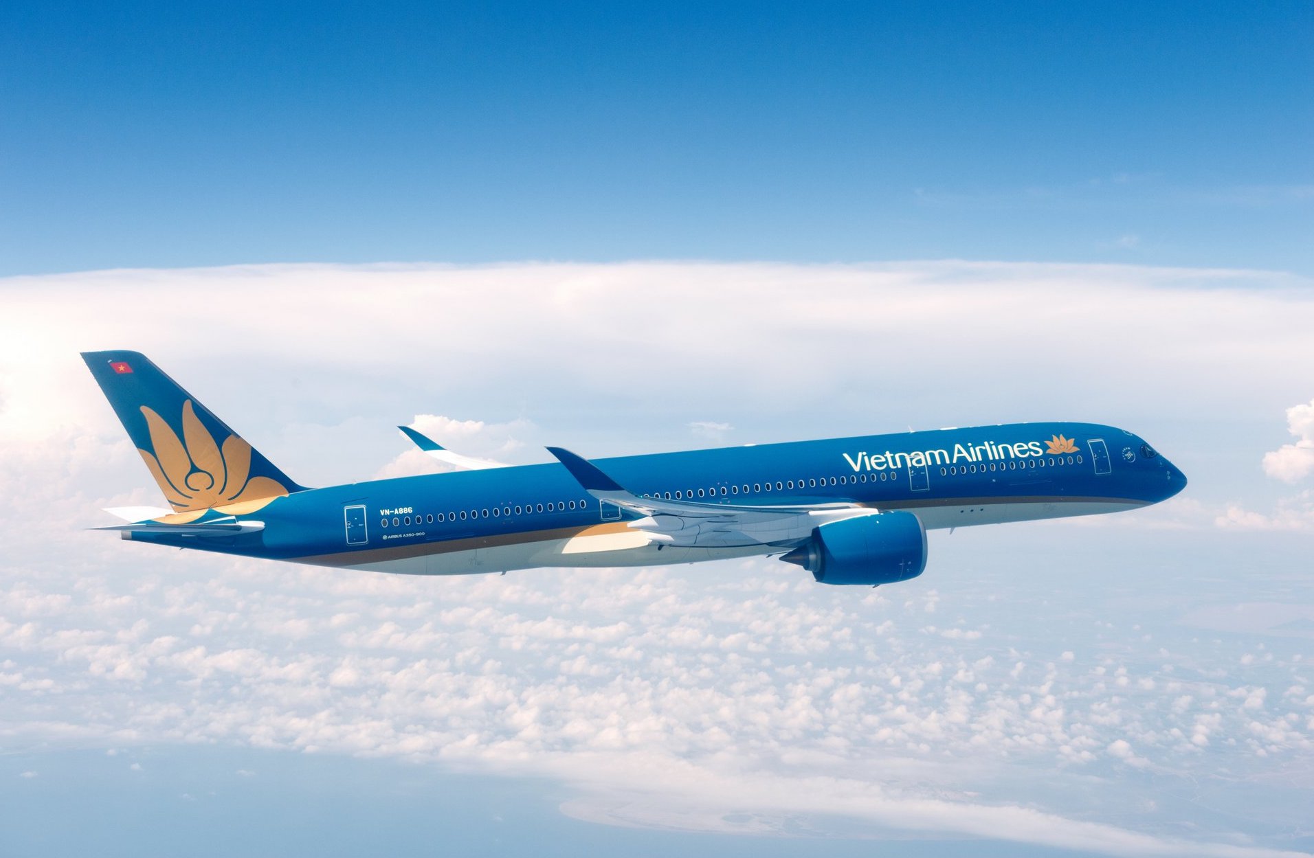 Vietnam Airlines lãi 929 tỷ đồng, khoản lỗ giảm mạnh bằng 1/4 cùng kỳ năm 2022 - Ảnh 1.