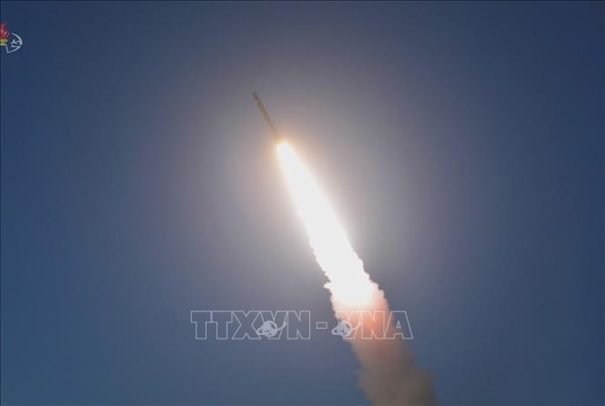 Triều Tiên thử tên lửa đạn đạo có tầm bắn tới lục địa Mỹ - Ảnh 1.