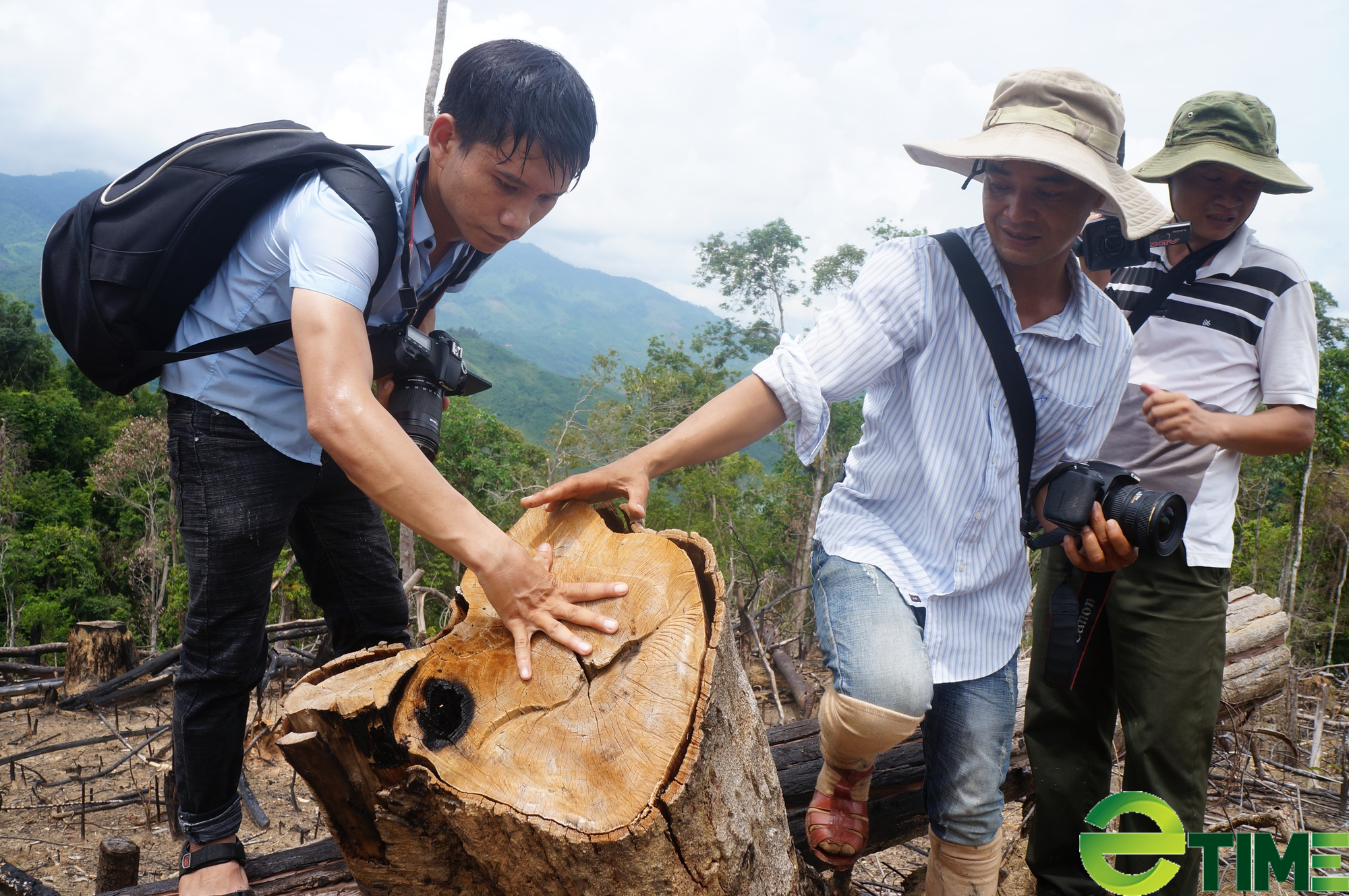 Quảng Nam: Tình trạng phá rừng vẫn diễn ra phức tạp - Ảnh 2.