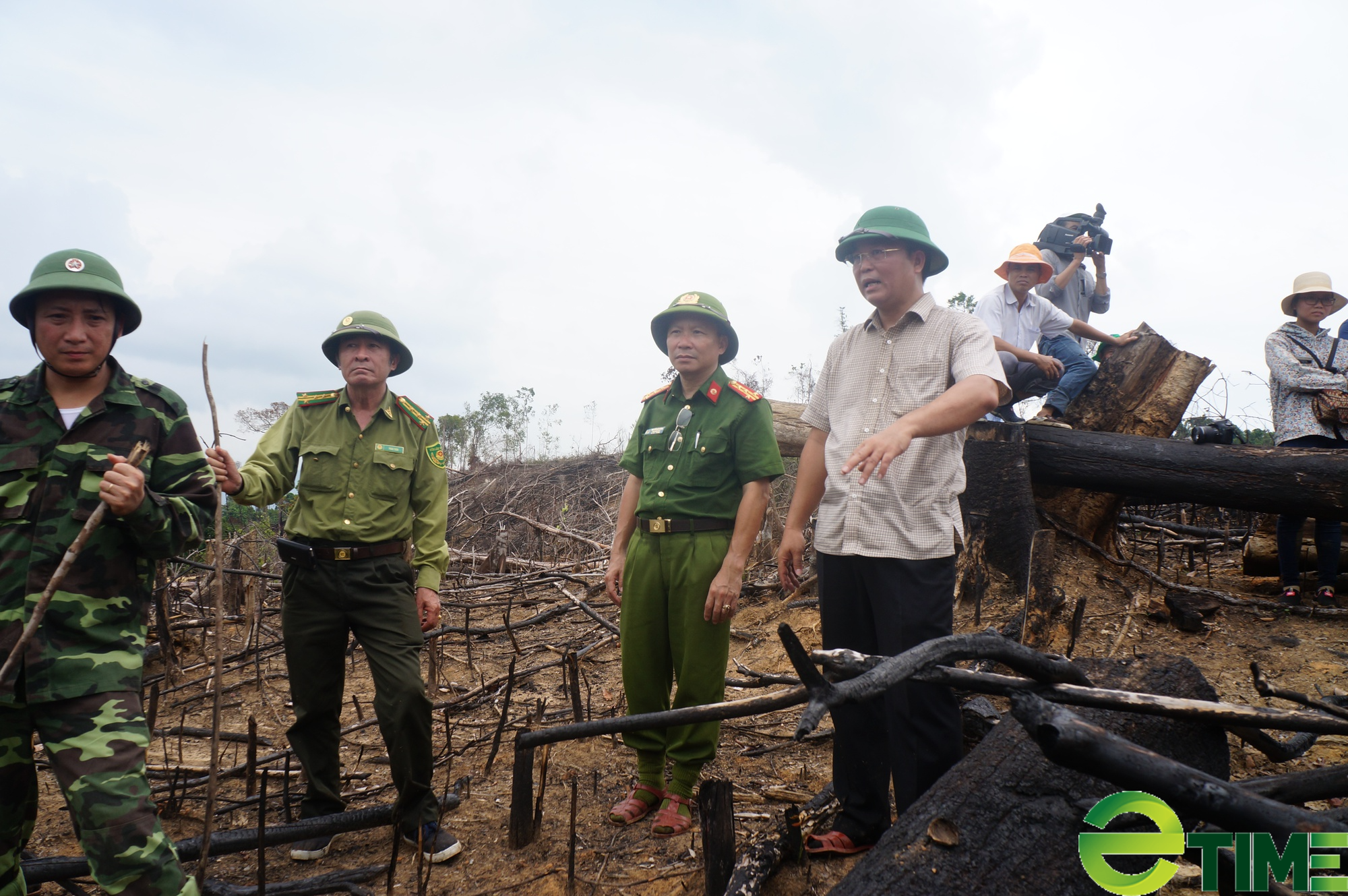 Quảng Nam: Tình trạng phá rừng vẫn diễn ra phức tạp - Ảnh 3.
