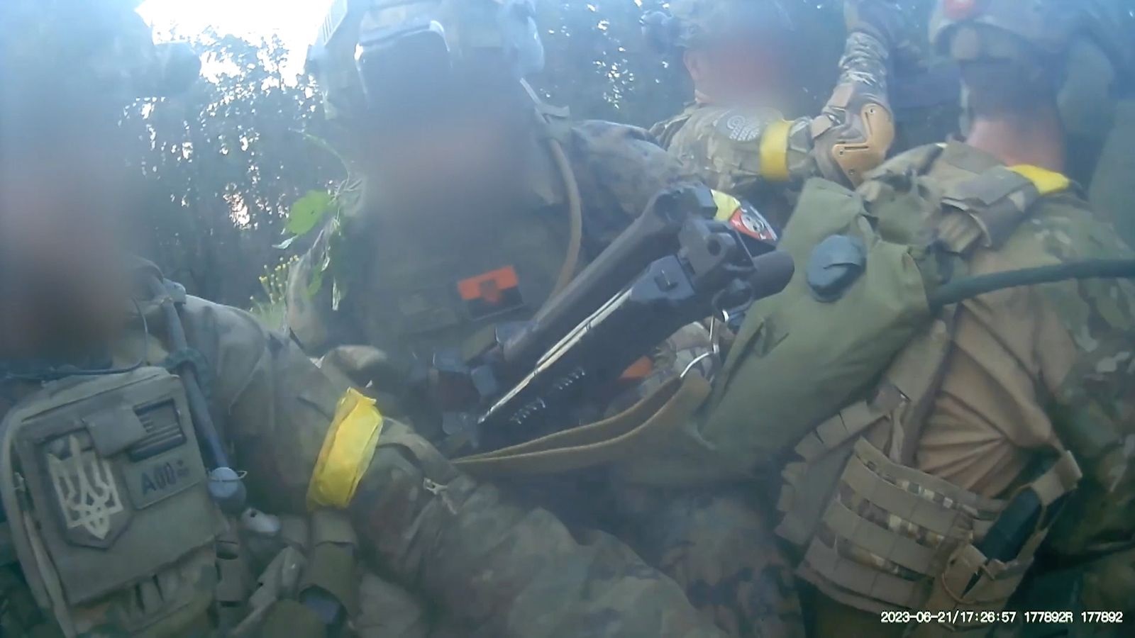Lính nước ngoài chiến đấu cho Ukraine kể thời khắc bị xe tăng Nga rượt đuổi, cận kề cái chết - Ảnh 2.
