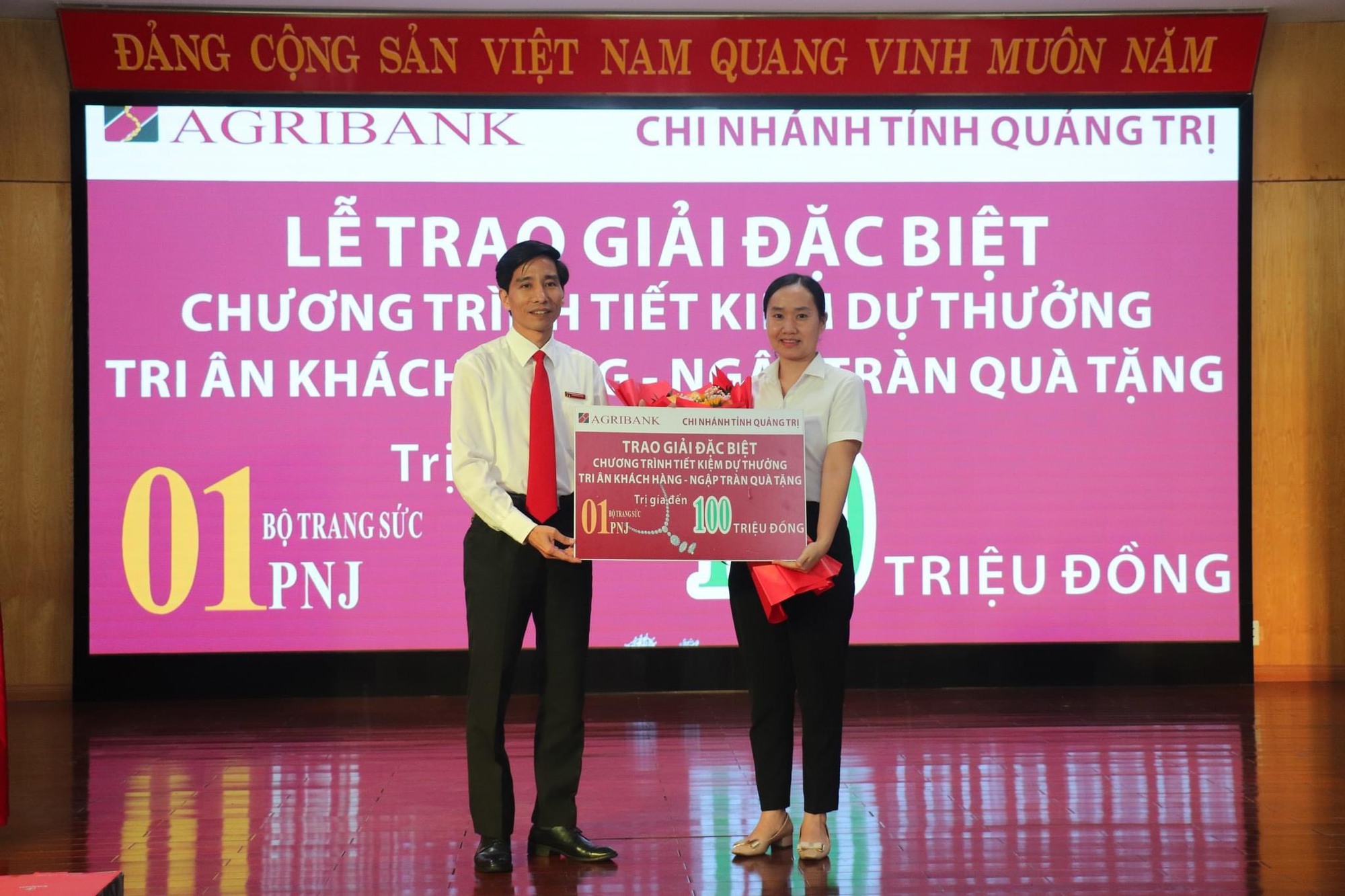 Agribank Quảng Trị quay số mở thưởng chương trình tiết kiệm dự thưởng “Tri ân khách hàng – Ngập tràn quà tặng” - Ảnh 5.