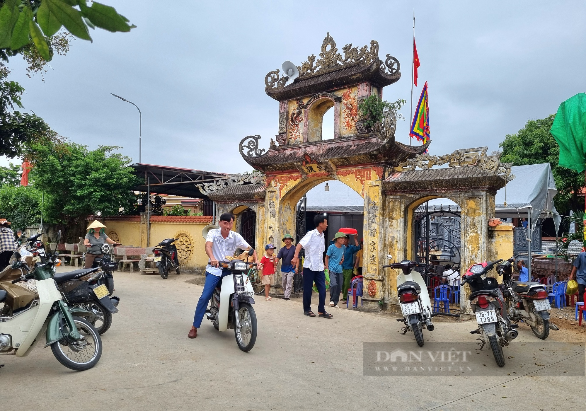 Độc đáo nhà thờ họ Vũ Phúc-Chi 3 ơ Thanh Hóa, con cháu đội mâm xôi gà đến dâng tổ tiên vào dịp lễ Tết - Ảnh 11.