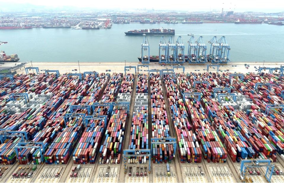 Xuất khẩu của Trung Quốc tháng 6 giảm mạnh nhất trong ba năm - Ảnh 1.