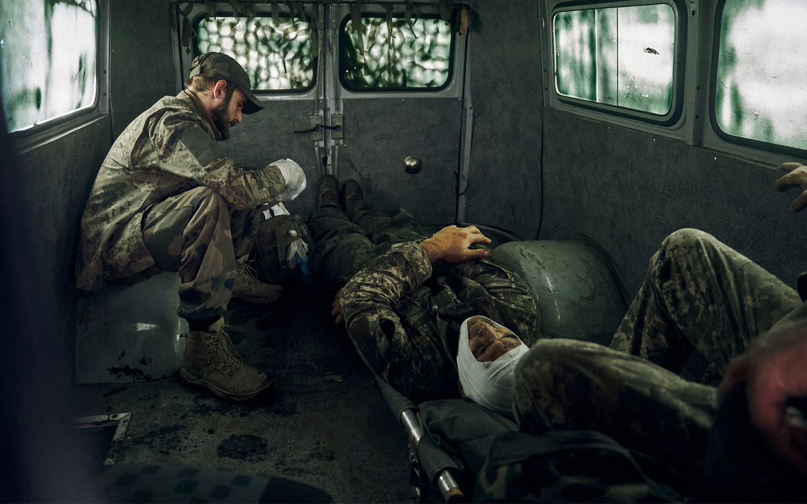 Nỗi đau sau cuộc chiến: Các cựu binh Ukraine phải dùng cần sa để điều trị chấn thương chiến tranh - Ảnh 1.