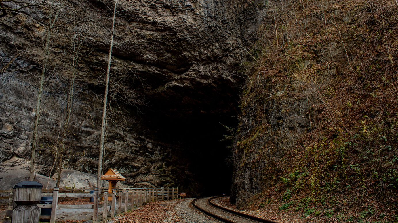 Địa đạo Củ Chi vào top những đường hầm kỳ thú nhất thế giới - Ảnh 18.