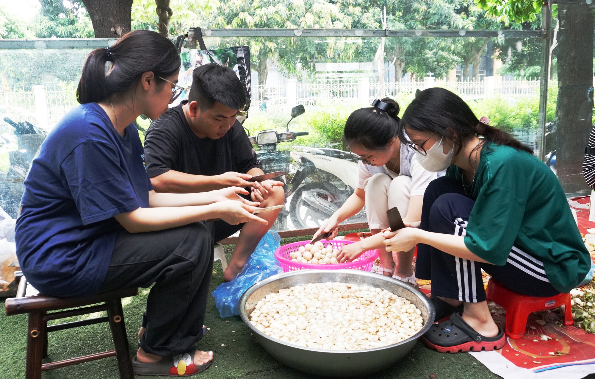 Hương vị tình thân gửi trọn trong từng suất ăn - Ảnh 11.