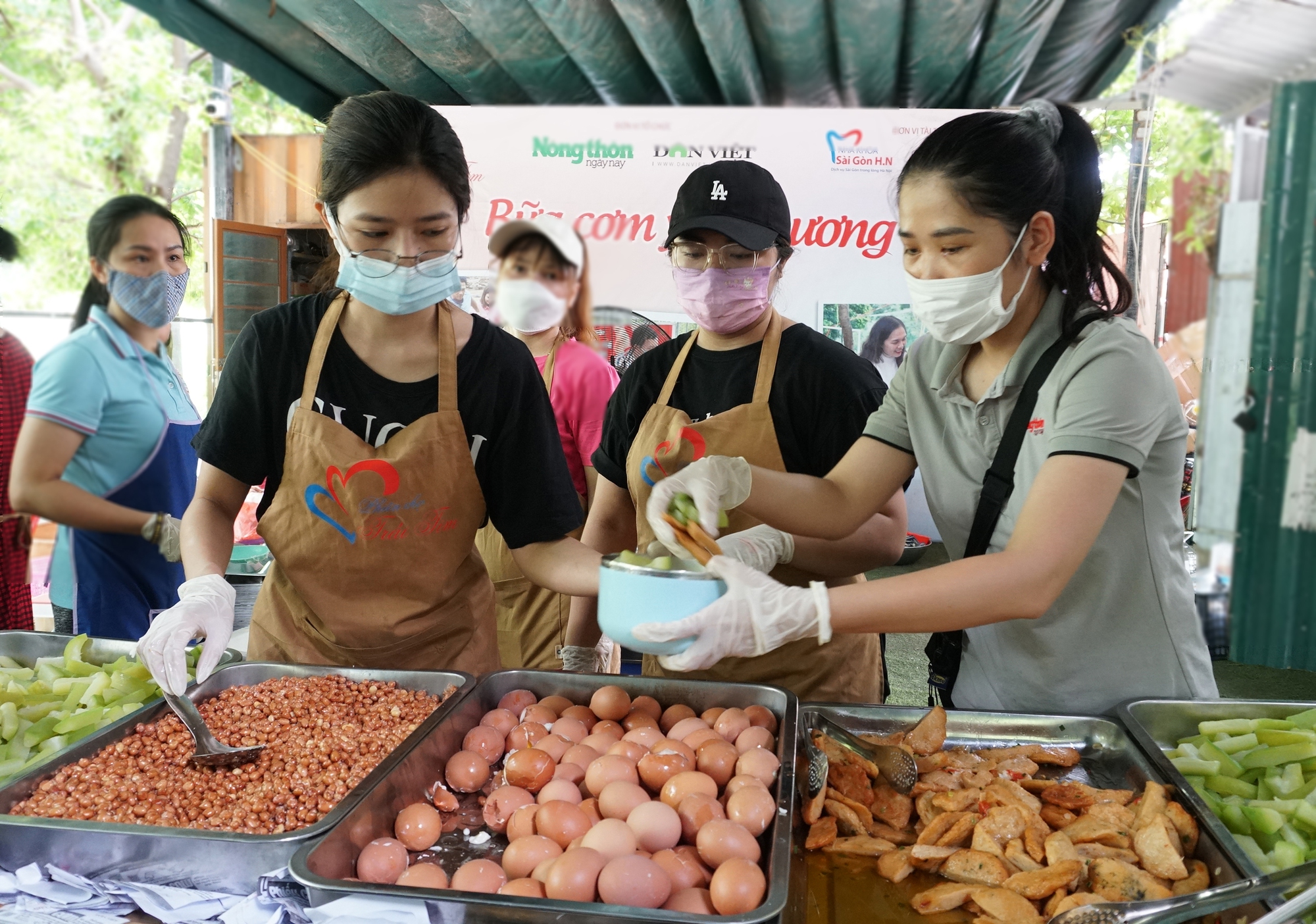 Hương vị tình thân gửi trọn trong từng suất ăn - Ảnh 16.