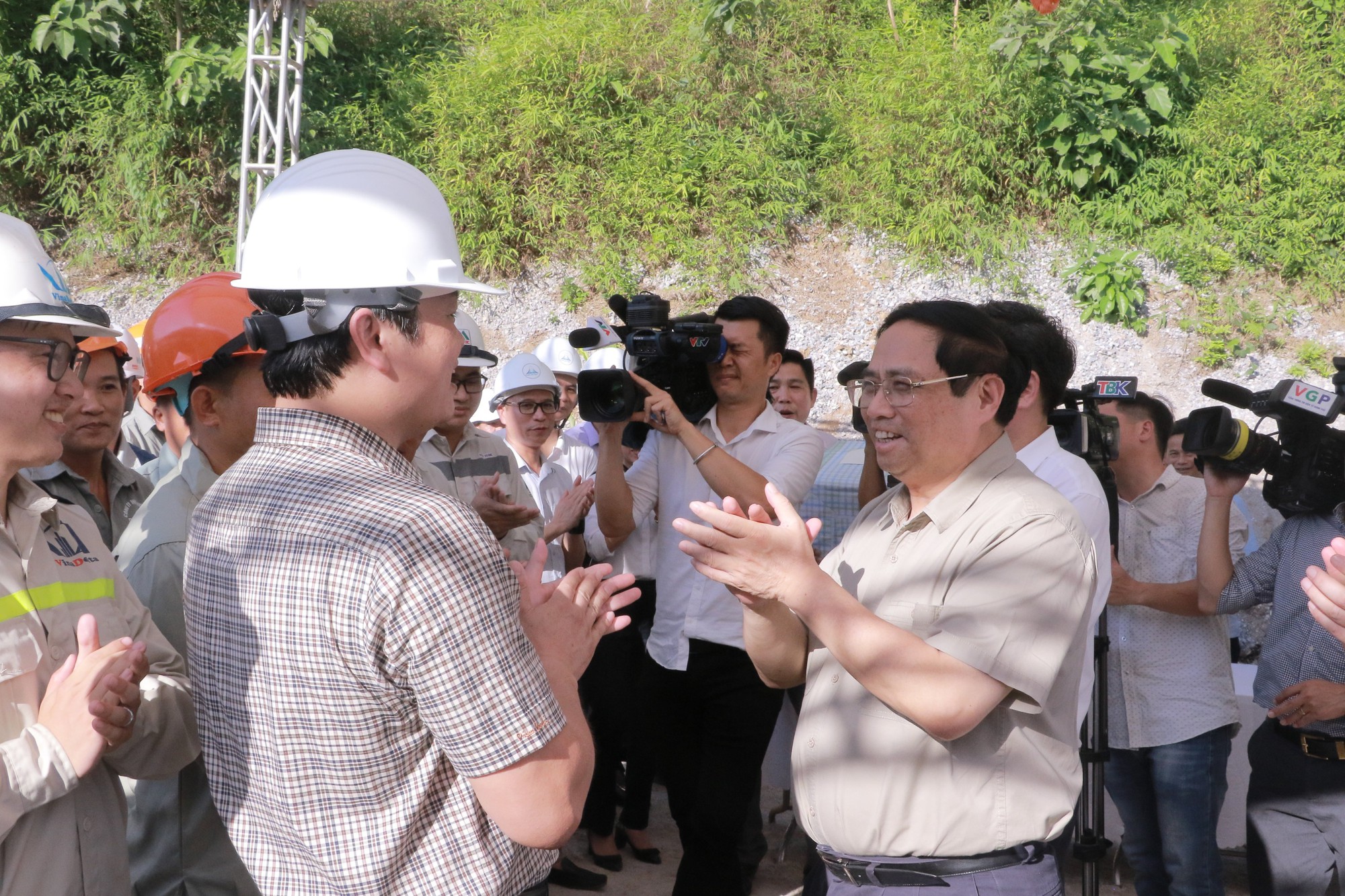 Thủ tướng Phạm Minh Chính: Bắc Kạn cần quyết liệt giải ngân, sớm hoàn thành tuyến đường TP.Bắc Kạn - Ba Bể - Ảnh 2.