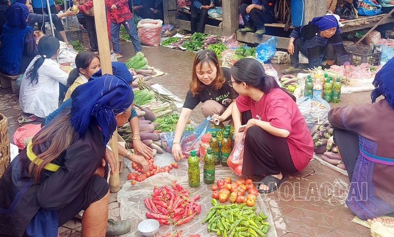 Chợ phiên Y Tý hấp dẫn khách bốn phương - Ảnh 10.