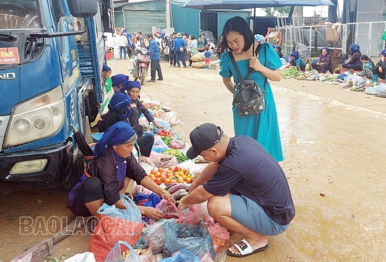 Chợ phiên Y Tý hấp dẫn khách bốn phương - Ảnh 6.