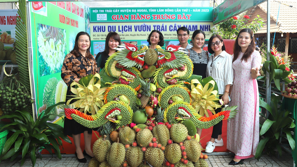 Cây cổ thụ hơn 100 tuổi Lâm Đồng vẫn &quot;chửa đẻ&quot;, nhiều người lên chụp hình, quay phim - Ảnh 4.