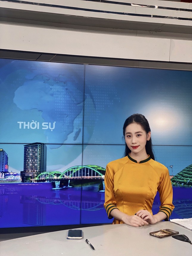 Nữ sinh xứ Trà chọn học đại học tại nơi sinh ra và lớn lên vừa được nhận huy hiệu chiến sỹ Trường Sa - Ảnh 1.