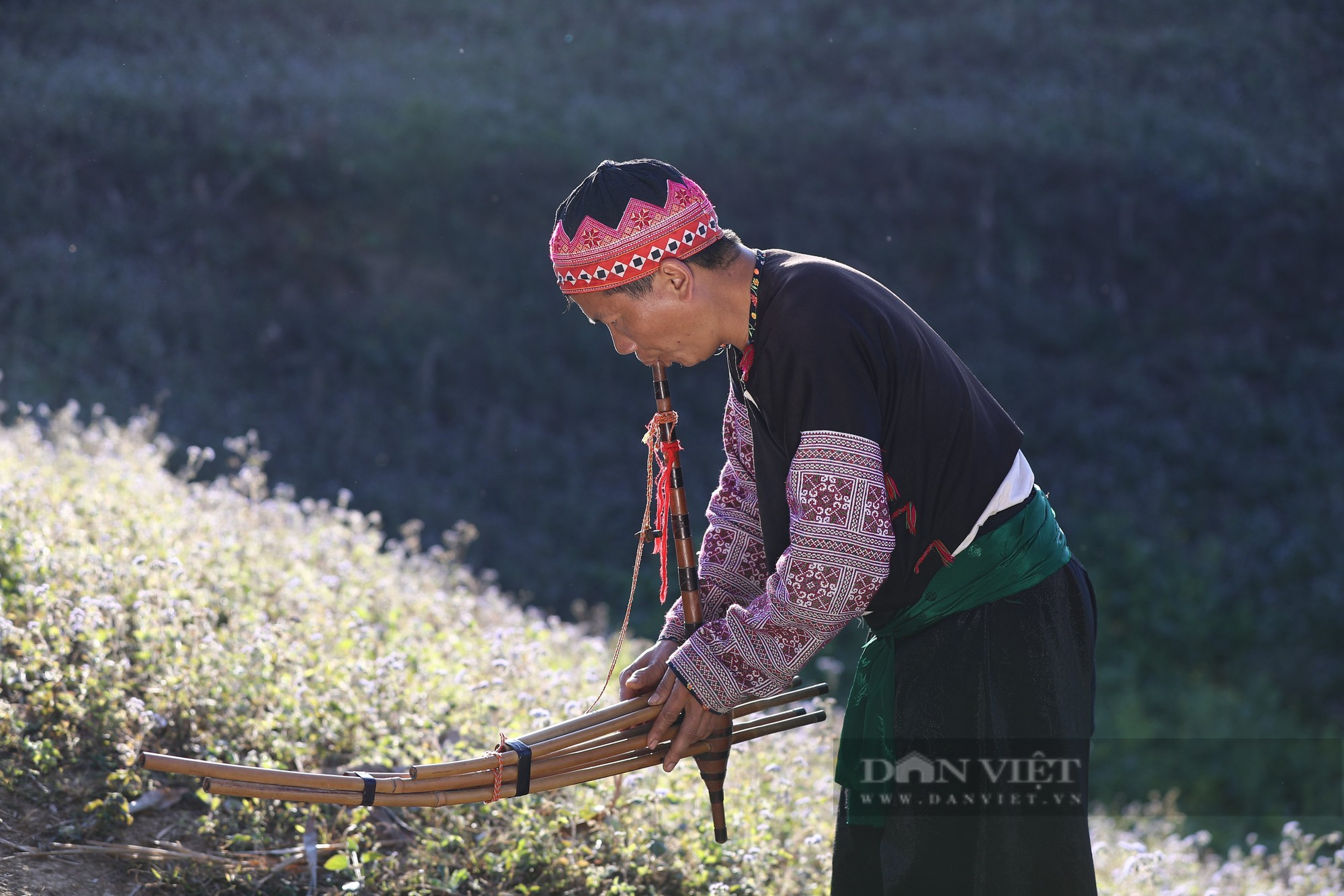 Làng người Mông trên đỉnh mây mù - Ảnh 6.