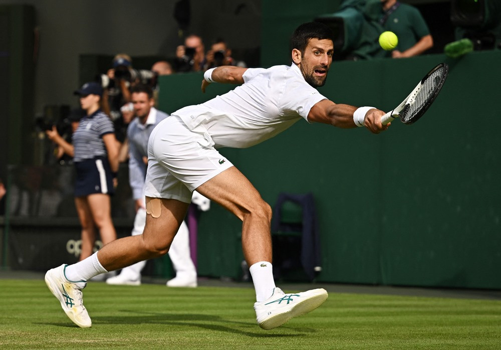 Ngược dòng trước Djokovic, Carlos Alcaraz vô địch đơn nam Wimbledon 2023 - Ảnh 1.