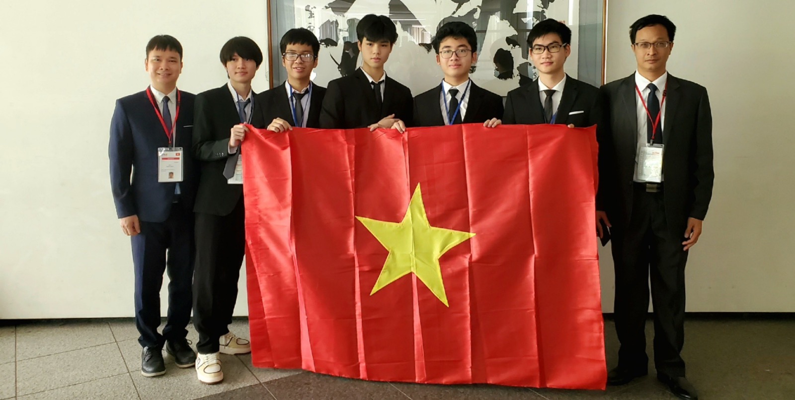 2 học sinh Hà Nội và Bắc Ninh giành Huy chương Vàng Olympic Vật lý quốc tế năm 2023 - Ảnh 1.