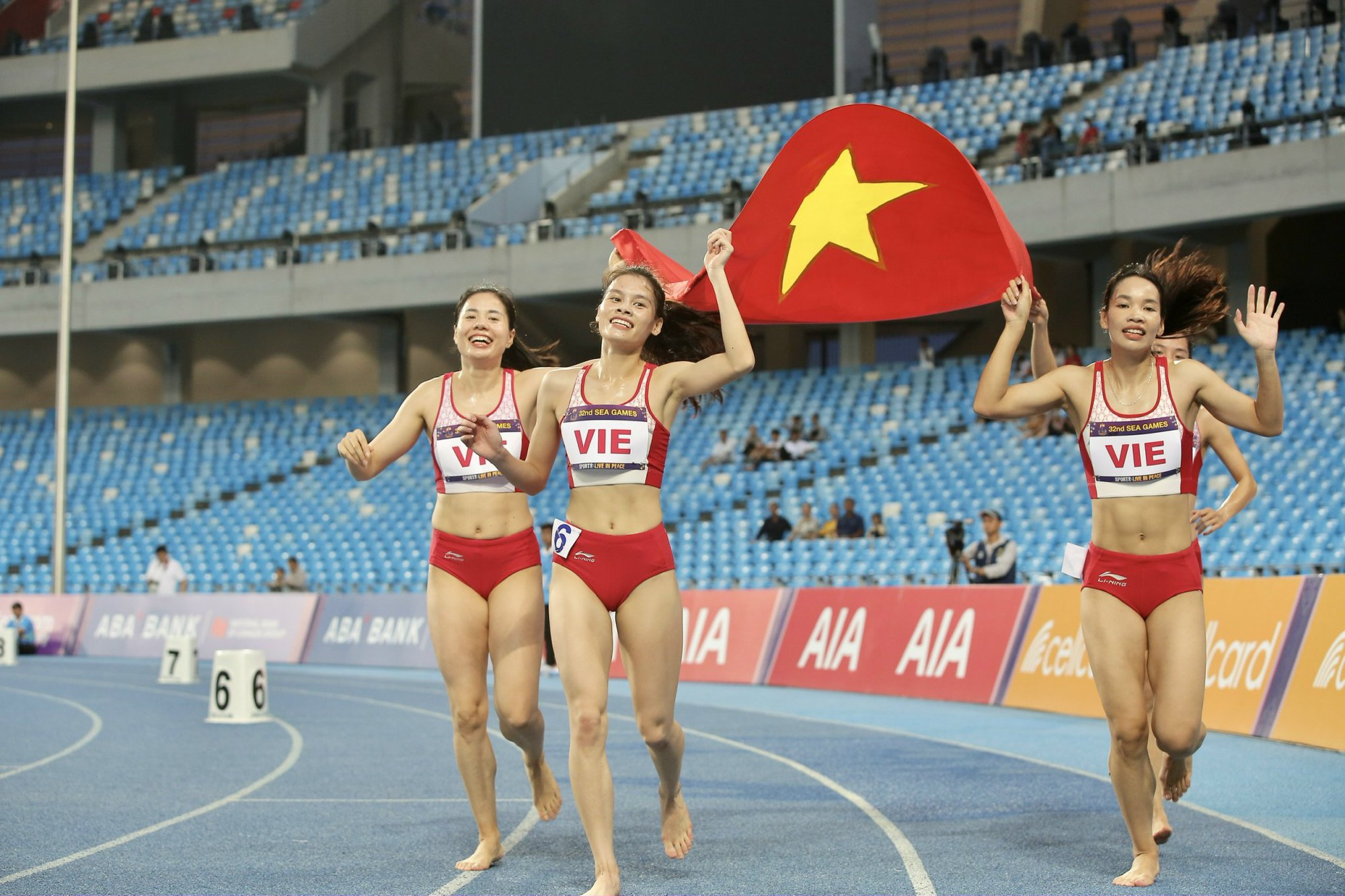 Kết quả giải vô địch điền kinh châu Á 2023: Nguyễn Thị Huyền bứt phá cùng đồng đội giành HCV 4x400m - Ảnh 1.