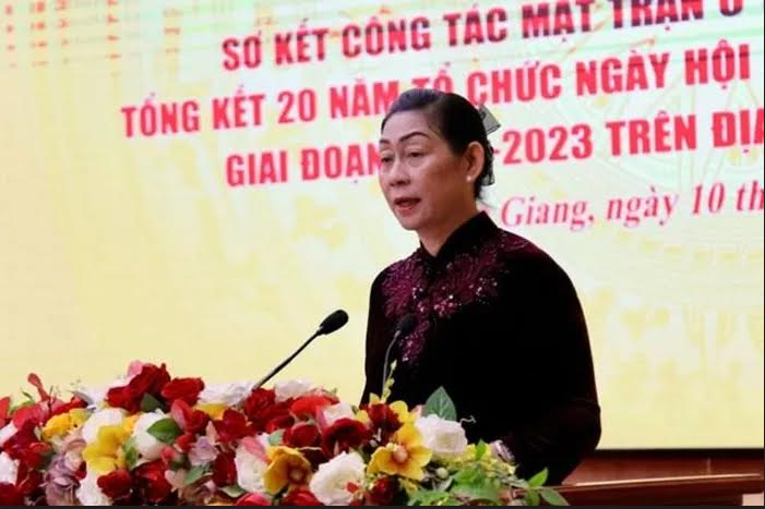 Bà Lê Thị Vệ - Chủ tịch UBMT Tổ quốc tỉnh Kiên Giang phát biểu tại hội nghị.