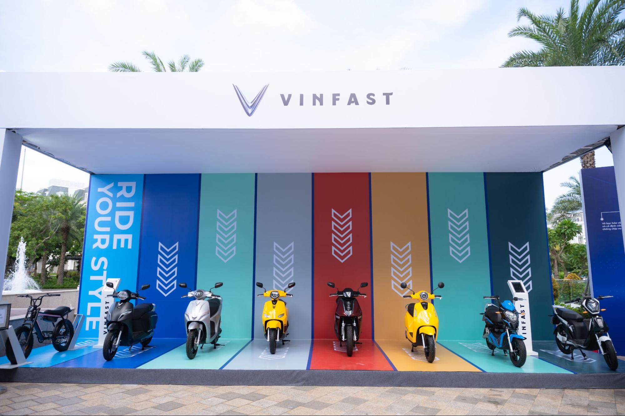 VF 6, VF 7 gây ấn tượng mạnh với người dân Hải Phòng tại triển lãm “VinFast - Vì tương lai xanh” - Ảnh 4.