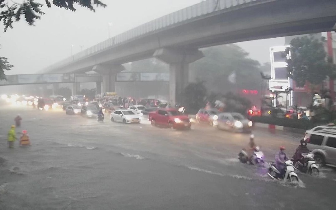 Ảnh hưởng bão số 1, từ ngày mai Hà Nội mưa to dữ dội, khuyến cáo người dân hạn chế ra đường