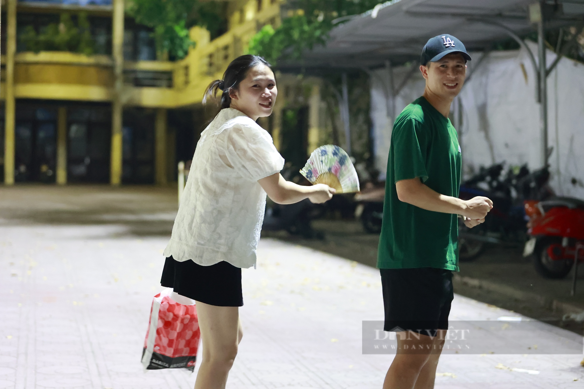 Đình Trọng cùng vợ đến sân theo dõi Bình Định FC thi đấu - Ảnh 5.