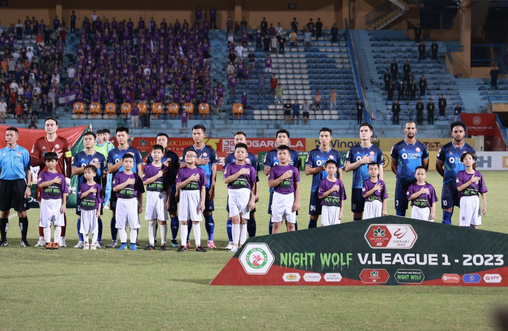 Hà Nội FC vươn lên vị trí thứ 2 sau chiến thắng trước Bình Định FC - Ảnh 2.