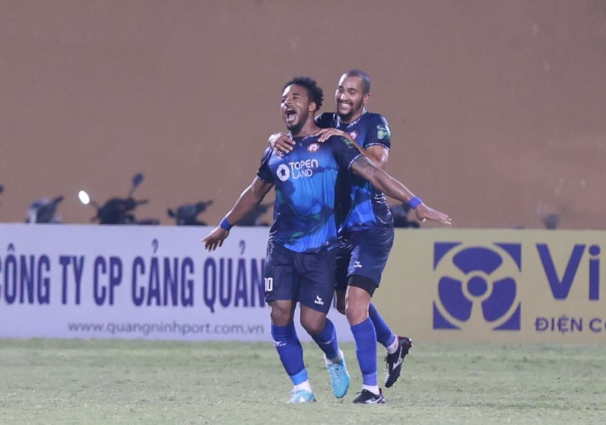 Hà Nội FC vươn lên vị trí thứ 2 sau chiến thắng trước Bình Định FC - Ảnh 4.