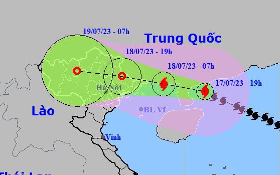 Bão số 1 đạt cực trị, đổi hướng một chút nhưng tốc độ nhanh hơn, chỉ cách Móng Cái khoảng 330km