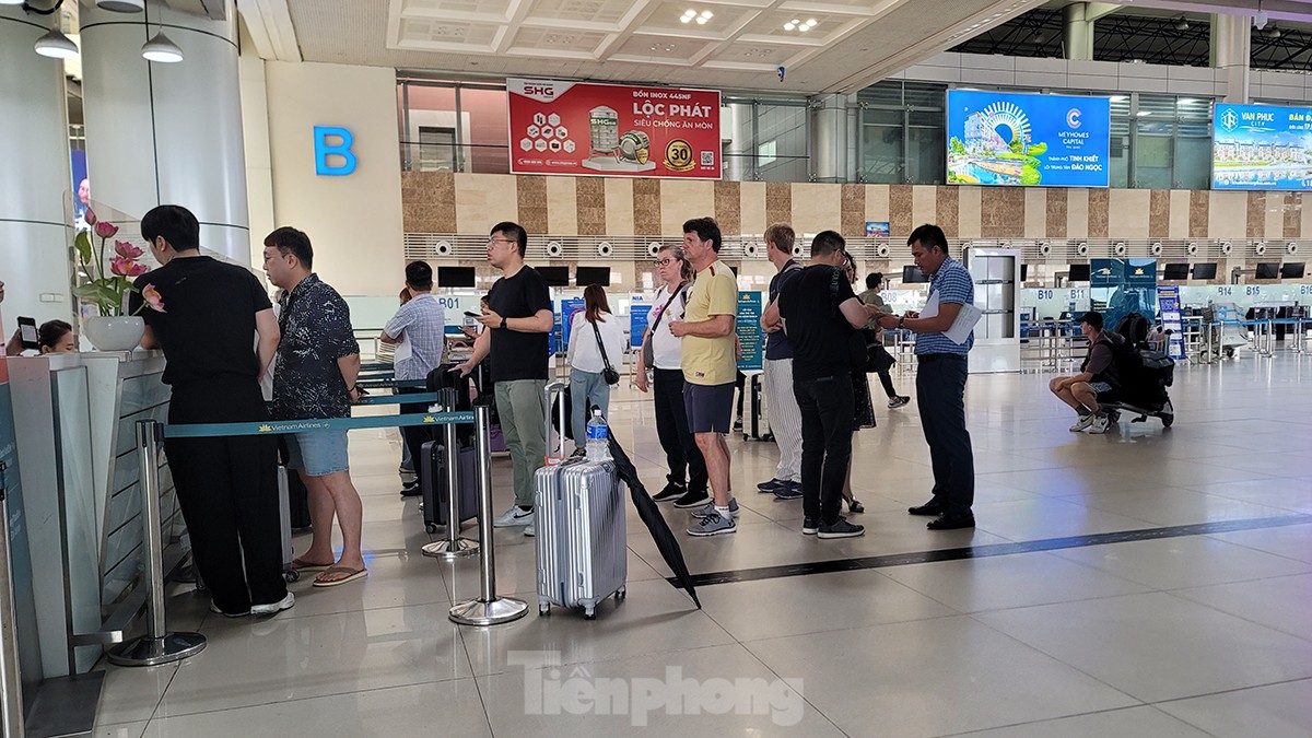 Hình ảnh sân bay Nội Bài &quot;cửa đóng, then cài&quot; tránh bão số 1 đổ bộ - Ảnh 5.