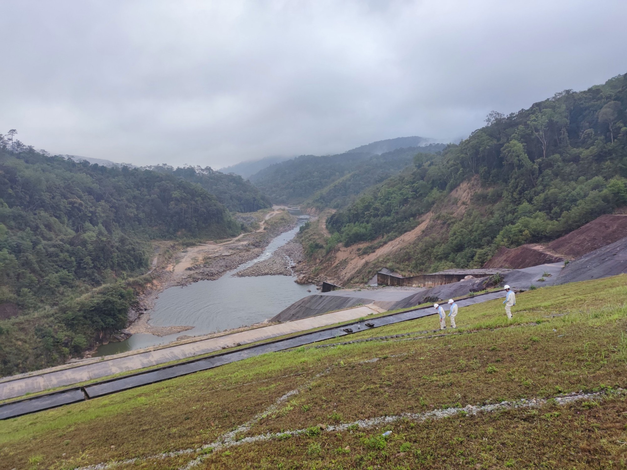 Sống giữa tâm động đất - Ảnh 3.