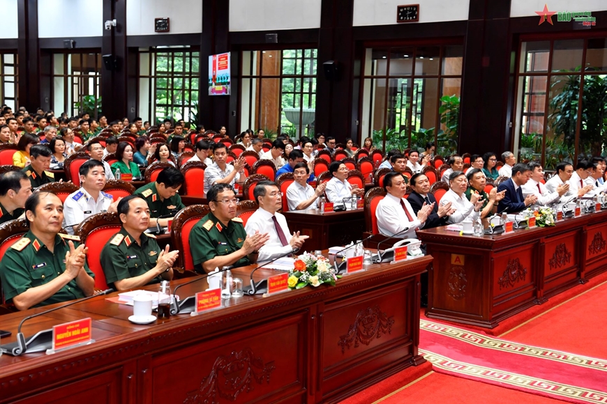 Ra mắt sách của Tổng Bí thư Nguyễn Phú Trọng về đường lối quân sự, chiến lược quốc phòng - Ảnh 1.