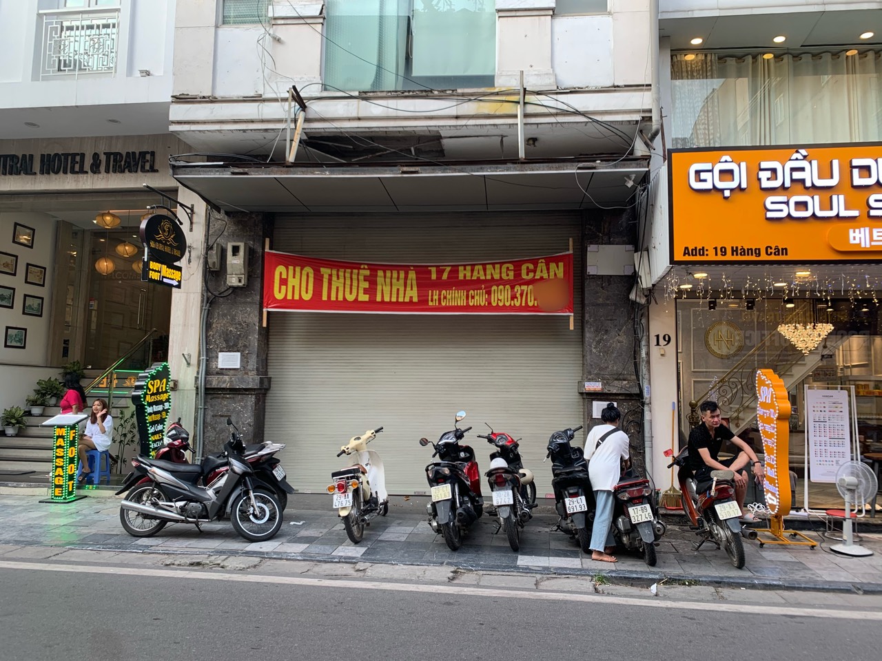 Hà Nội: Bán hàng ế ẩm, nhiều chủ cửa hàng trả mặt bằng kinh doanh - Ảnh 1.