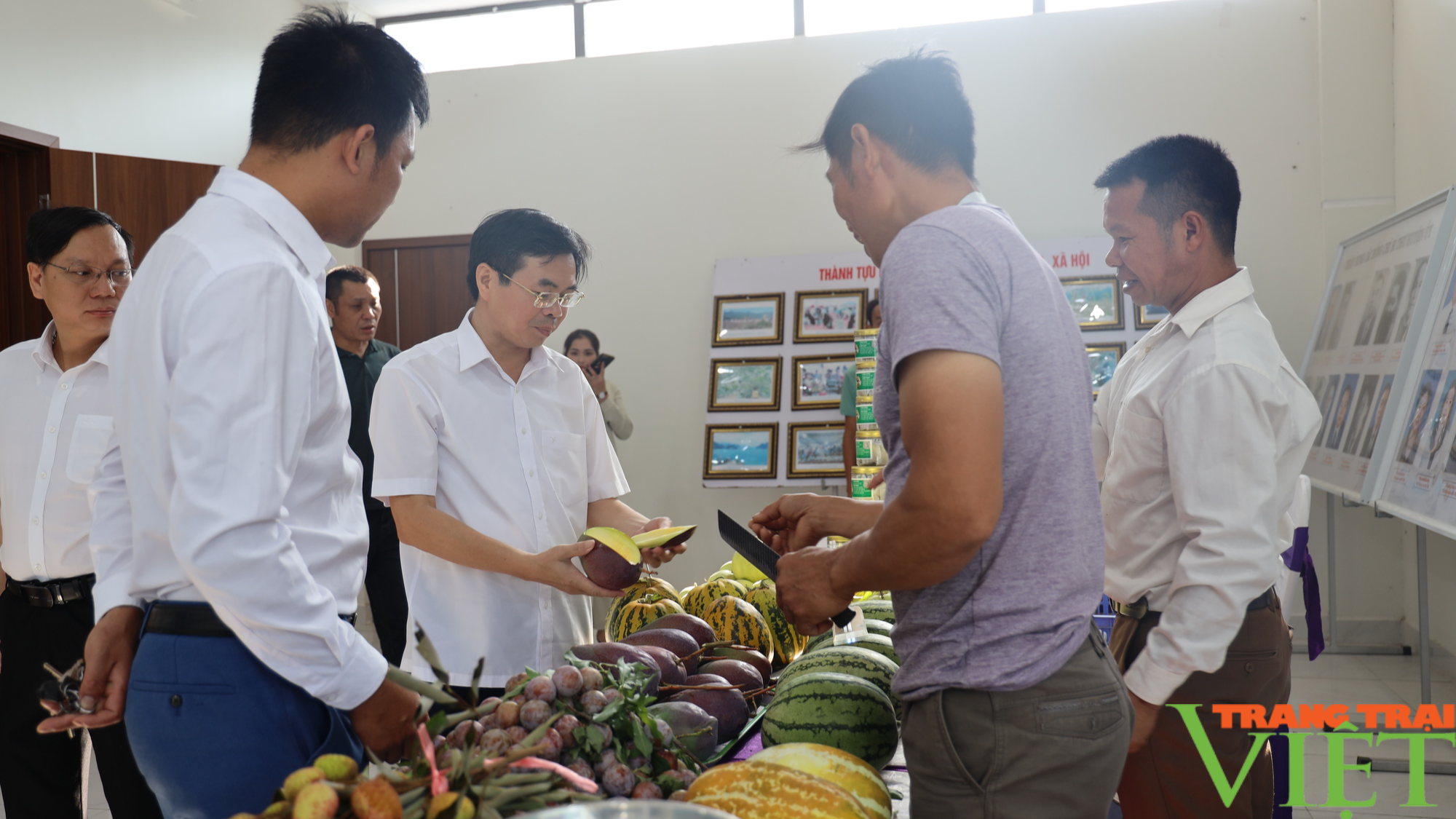 Nông dân Mường La thi đua sản xuất, kinh doanh giỏi, giúp nhau làm giàu - Ảnh 4.