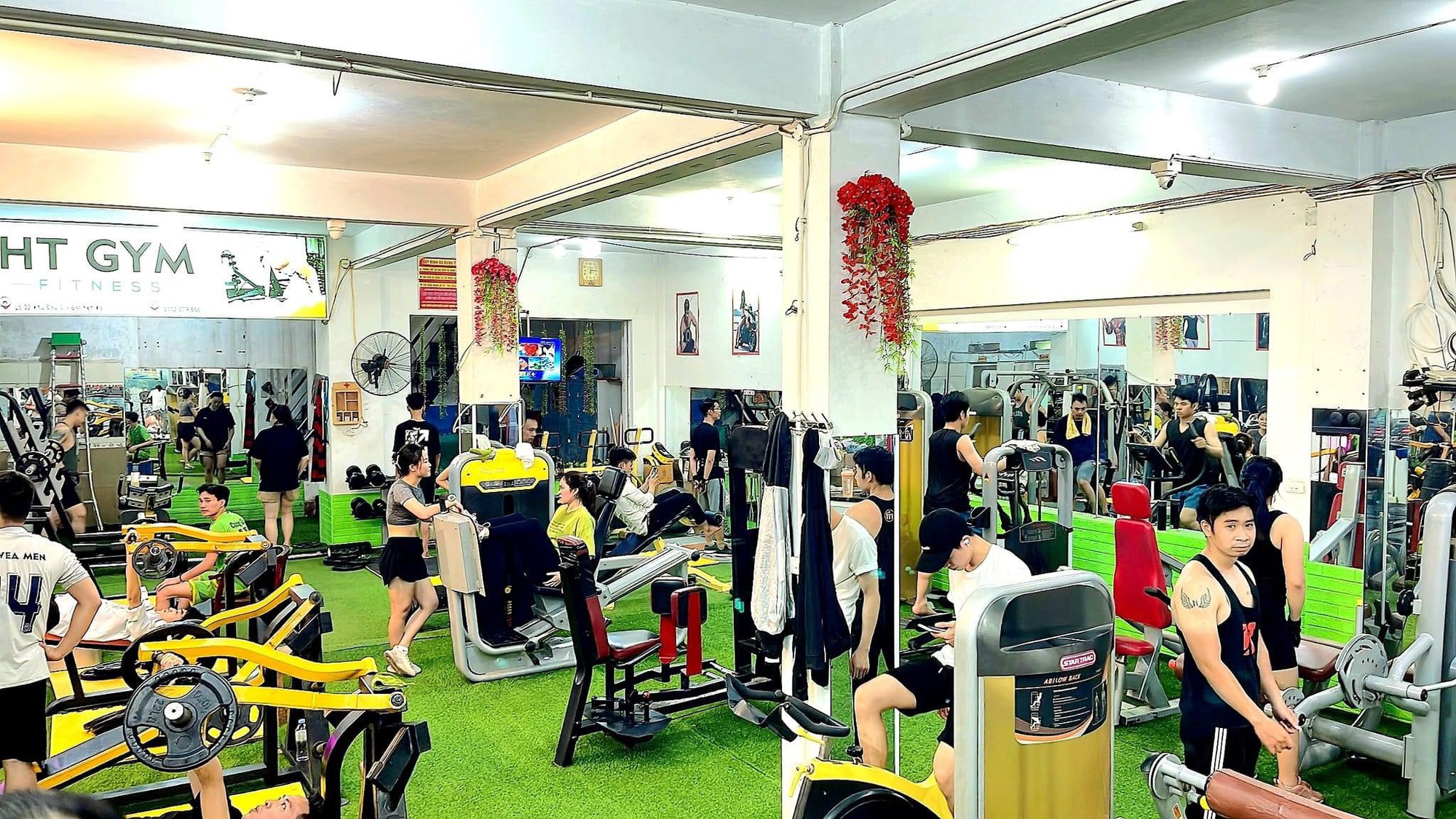 Top phòng tập gym rộng rãi, hiện đại, huấn luyện viên tận tình - Ảnh 2.