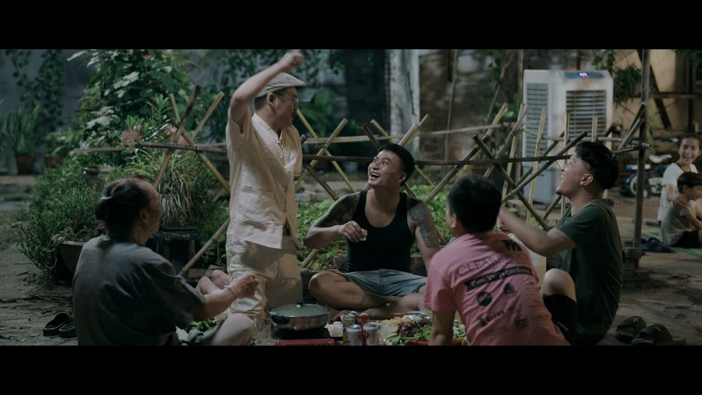 Phim Việt giờ vàng gây nghi ngờ ăn theo đề tài người lao động nghèo sau &quot;Cuộc đời vẫn đẹp sao&quot; - Ảnh 1.