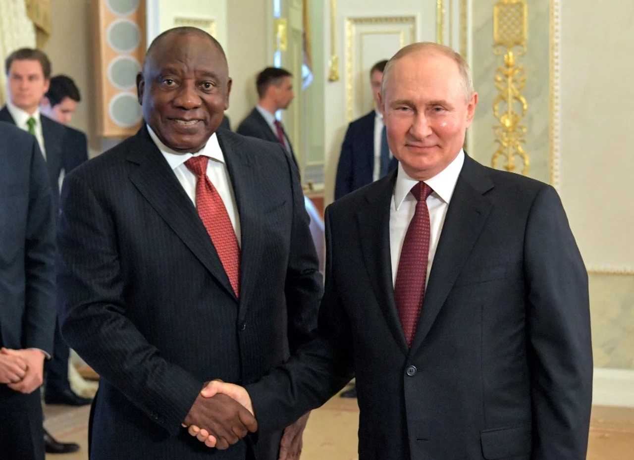 Tổng thống Nam Phi: Bắt giữ Tổng thống Putin là tuyên chiến với Nga - Ảnh 1.