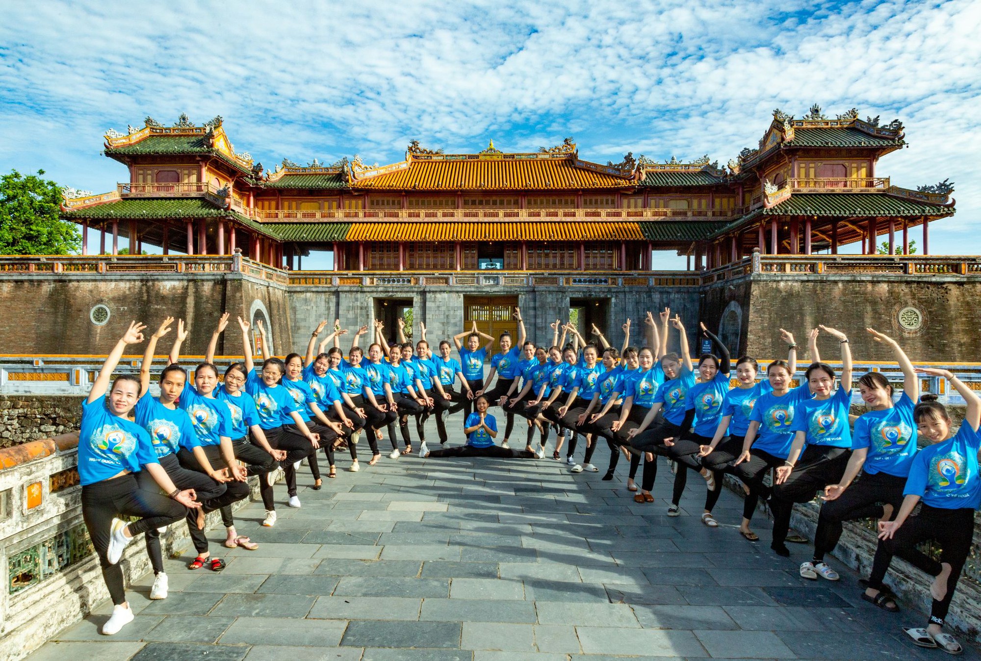 Ngày Quốc tế Yoga năm 2023 là điểm nhấn khác biệt của chương trình &quot;Hue Sports Festival 2023&quot;- Ngày hội Thể thao vì sức khỏe cộng đồng hưởng ứng cuộc vận động &quot;Toàn dân rèn luyện thân thể theo gương Bác Hồ vĩ đại&quot; của tỉnh Thừa Thiên Huế.
