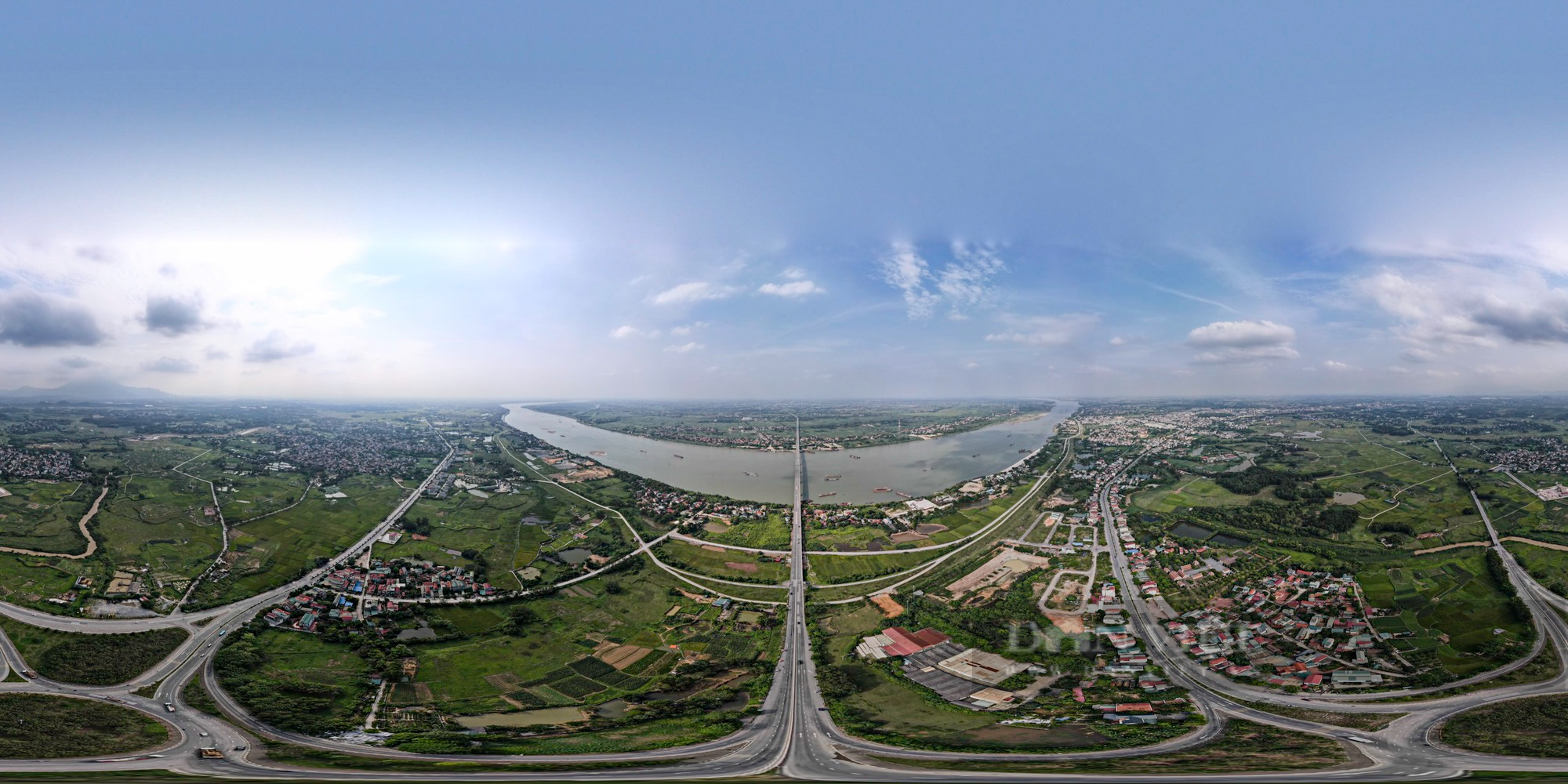 Cận cảnh cây cầu vượt sông dài nhất Việt Nam sau 9 năm vận hành khai thác - Ảnh 2.
